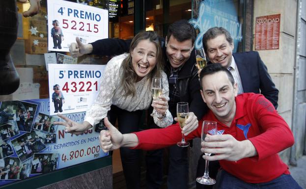 Premiados en la Lotería de Navidad en Asturias en el año 2015. /MARIO ROJAS.