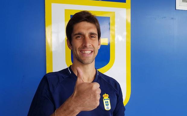 Forlín, luciendo el escudo del Oviedo./R. O.