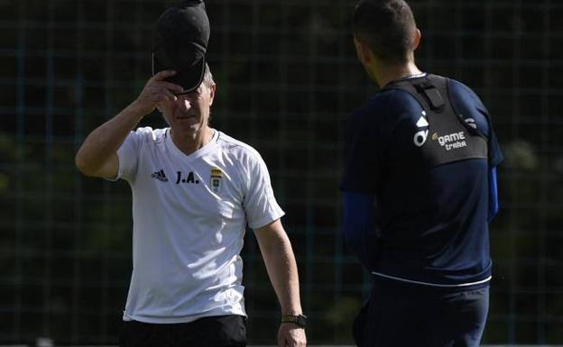 Anquela, en un entrenamiento del Real Oviedo.