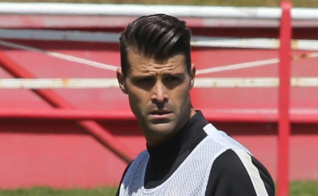 Cuéllar, en uno de sus últimos entrenamientos con el Sporting en Mareo.