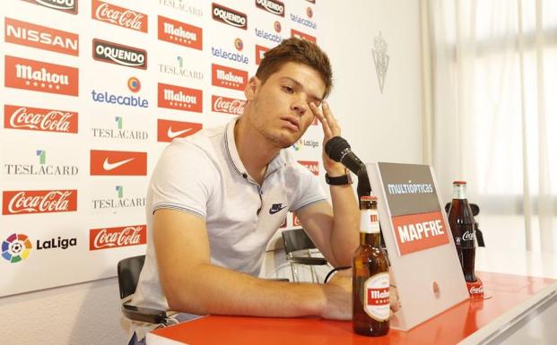Jorge Meré, emocionado en su despedida del Sporting.