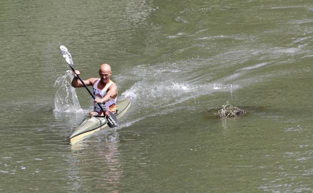El piragüista asturiano Rafael Carril del Ribera Oviedo Kayak.