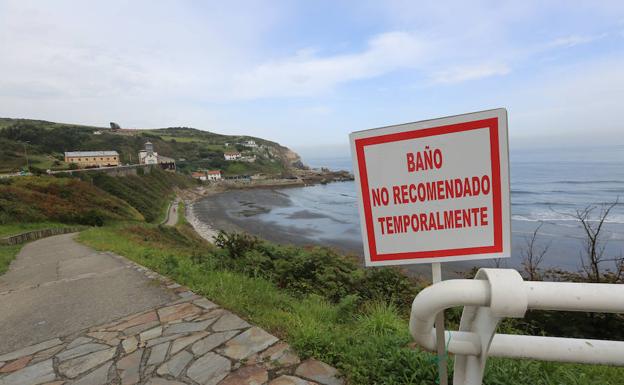 Salvamento instaló un cartel advirtiendo que no era recomendado el baño.