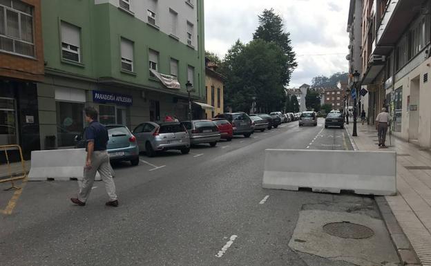 Barreras de hormigón en la avenida Carmen Miranda.