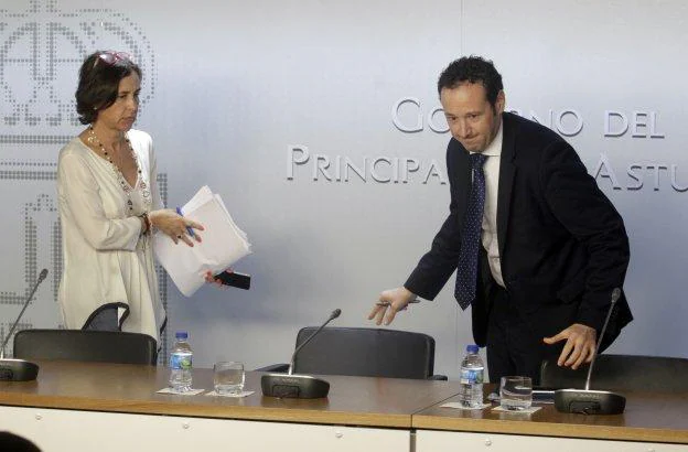 Dolores Carcedo y Guillermo Martínez, ayer, en su comparecencia tras el Consejo de Gobierno. 