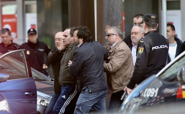 Momento de la detención del atracador.