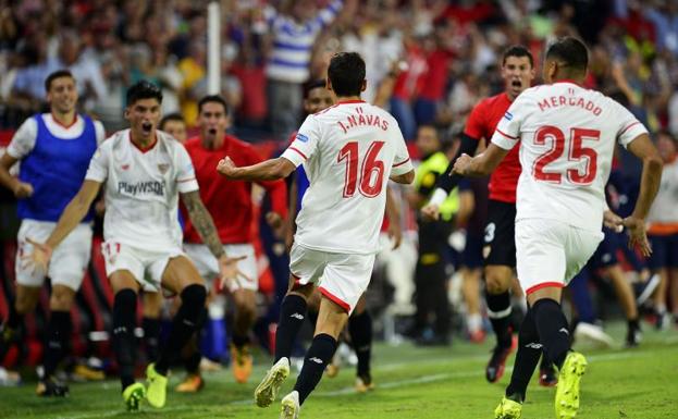 Jesús Navas celebra el gol sevillista./Cristina Quicler (Afp)