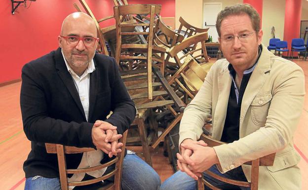 El escenógrafo y director de escena y el director musical de ‘Il trovatore’, Joan Anton Rechi y Ramón Tebar.