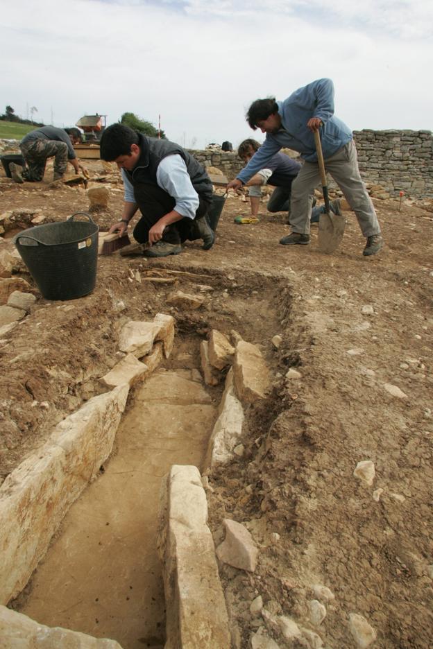 Últimos trabajos de excavación en Veranes en 2008. 