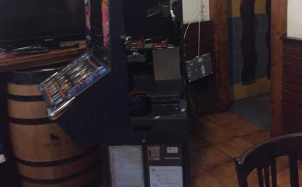 Máquina tragaperras asaltada en el bar de Colloto./