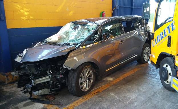Estado en el que quedó el vehículo accidentado en el Huerna./E. C.