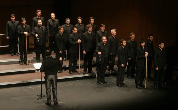 Aniversario del Coro León de Oro en la Iglesia de la Laboral