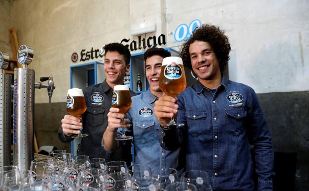 Joan Mir, Franco Morbidelli y Marc Márquez, en un acto de Estrella Galicia 0’0. /Efe