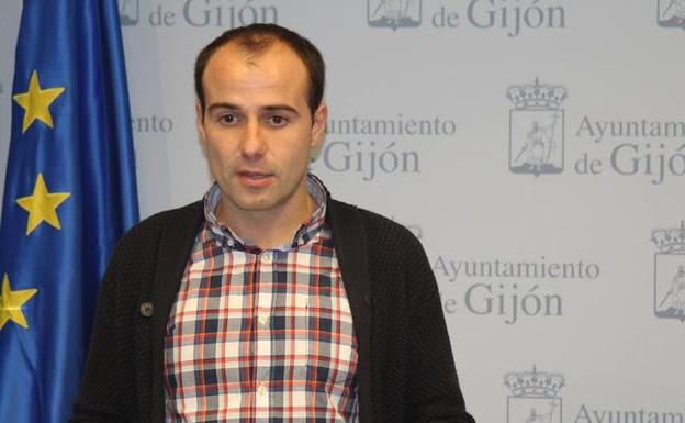 El edil socialista César González /