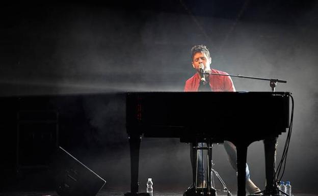 Pablo López y Pasión Vega actuarán este invierno en el teatro de la Laboral de Gijón Pablo López y Pasión Vega actuarán este invierno en el teatro de la Laboral de Gijón