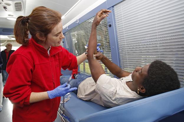 El instituto de Roces dona sangre