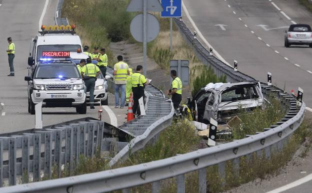 Accidente de tráfico en El Berrón. /Nel Acebal.