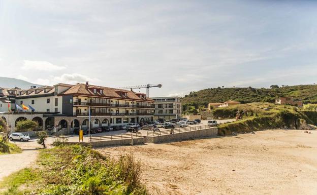 Las obras de ampliación del hotel Kaype, en el momento en el que estaban paralizadas. /JUAN LLACA