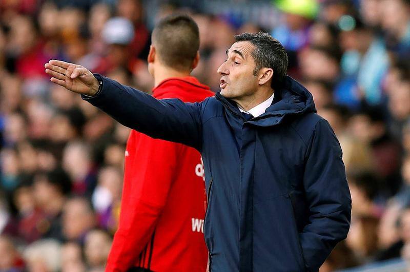 Ernesto Valverde, dando instrucciones durante el partido./EFE