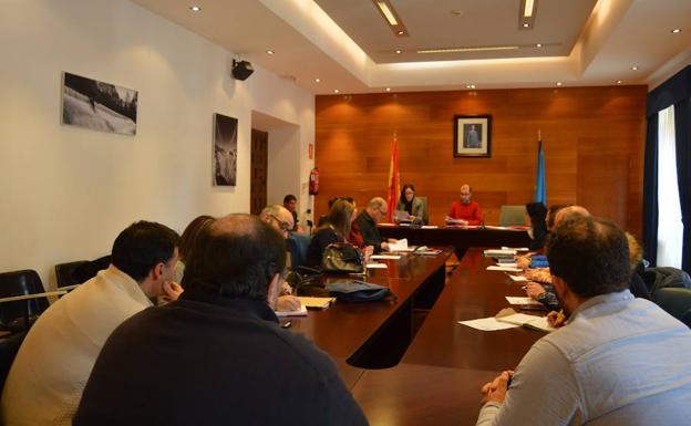 El PP cangués se abstuvo en la votación del crédito extraordinario