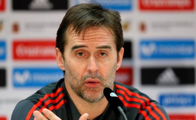 Julen Lopetegui, seleccionador español de fútbol, durante su comparecencia en Düsseldorf. /Efe