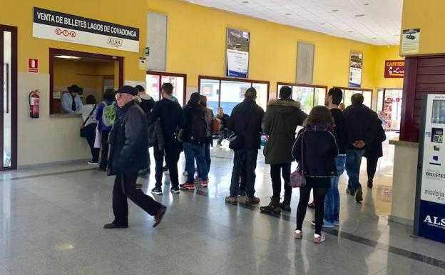 Activado hasta el 8 de abril el plan especial de transporte a Lagos de Covadonga Activado hasta el 8 de abril el plan especial de transporte a Lagos de Covadonga