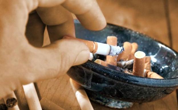 Fumar en casa ante los menores, una práctica en desuso