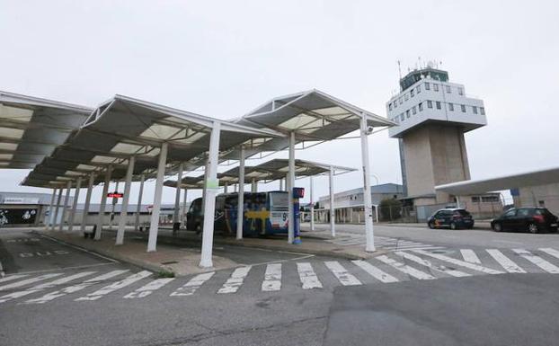 Más de cuarenta operaciones en el aeropuerto de Asturias Más de cuarenta operaciones en el aeropuerto de Asturias