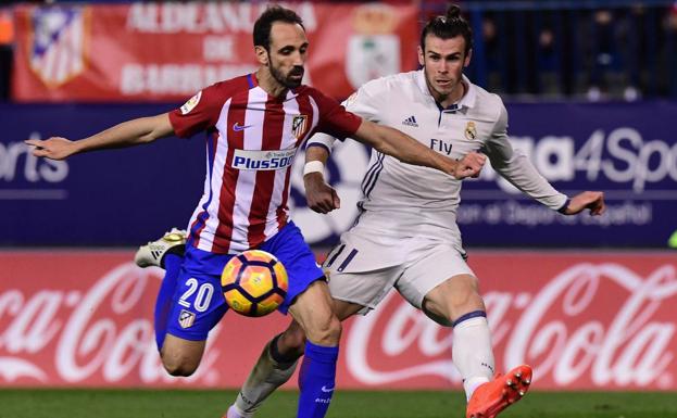 Juanfran, en el derbi de la temporada pasada. /Afp