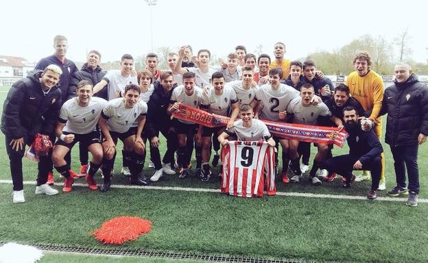 El Sporting juvenil gana en Pontevedra y conquista el título