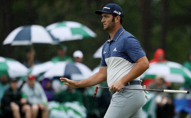 Jon Rahm gesticula tras acabar su último hoyo de la jornada. /Patrick Smith (Afp)