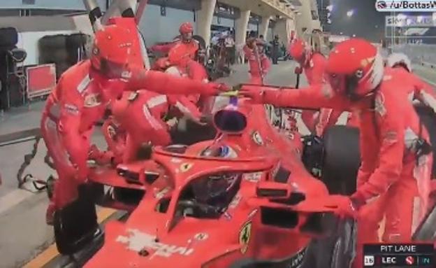 Raikkonen se retira tras atropellar a uno de los mecánicos de Ferrari Raikkonen se retira tras atropellar a uno de los mecánicos de Ferrari