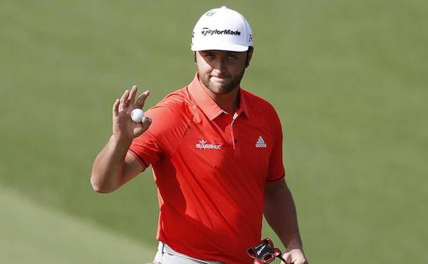 Rahm saluda durante la última jornada de Augusta. /ERIK S. LESSER (Efe)