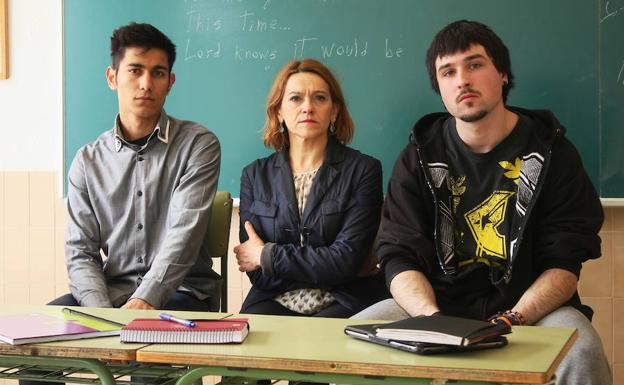 Elena es la profesora de Antonio y Lorenzo en 'El beso'. /