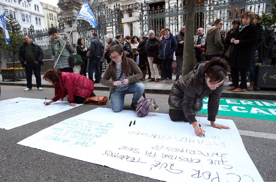 Suatea convoca a los docentes interinos a la huelga el día 24 Suatea convoca a los docentes interinos a la huelga el día 24