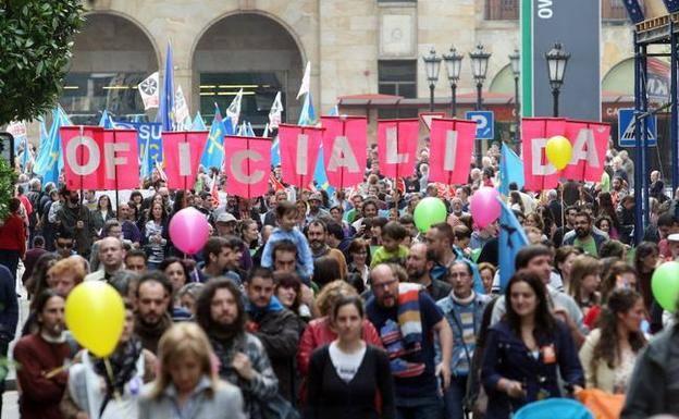 Los líderes de CCOO, UGT y el SOMA apoyan la manifestación por la oficialidad Los líderes de CCOO, UGT y el SOMA apoyan la manifestación por la oficialidad