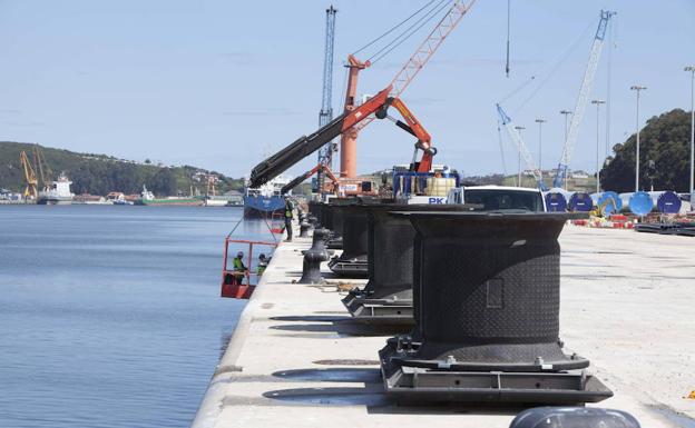 Obras de ampliación del puerto en la margen derecha de la ría. /Marieta