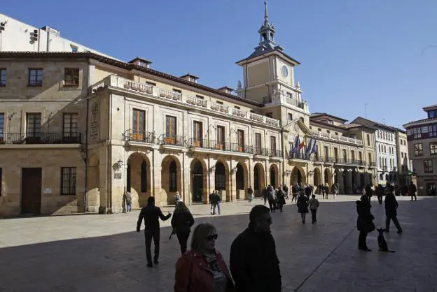 La fachada principal del Ayuntamiento, en la plaza de la Constitución. / MARIO ROJAS