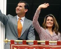 Los Príncipes en el balcón del Ayuntamiento de Lúcena (Córdoba), el pasado día 20 /Efe/