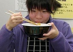 En Japón, se permite sorber los fideos con sopa. / Foto y vídeo: Agencias/