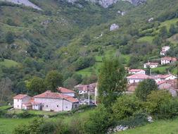 Vista panorámica de Taranes, en el concejo de Ponga. / NEL ACEBAL/
