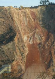 CONTROVERSIA. Extracción de piedra en Aboño, la cantera de la polémica. / PALOMA UCHA/