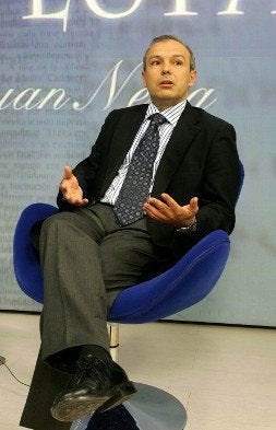 Ángel Luis Cabal, ayer, en el plató. / J. PAÑEDA/