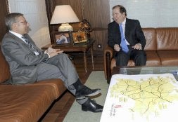 José Blanco con el presidente de la Junta, Juan Vicente Herrera. / EFE/