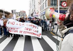 Cientos de estudiantes se manifiestan en Asturias contra los recortes en educación