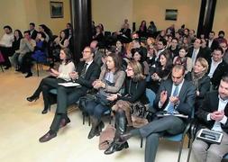 El público asistente ayer, en el Auditorio, a la entrega de diplomas. :: MARIO ROJAS/