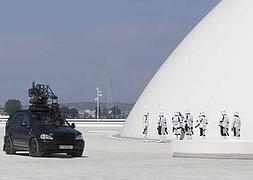 Nissan lleva su guerra de las galaxias al Niemeyer y al Calatrava