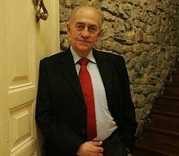 Fallece el escritor gijonés Juan José Plans a los 70 años