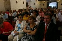 EUCARISTÍA. Un momento de la misa de ayer. / TANIA/