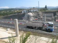 AVANCE. Pilares de uno de los accesos desde Salcedo a la carretera nacional 634. / A. M. S./